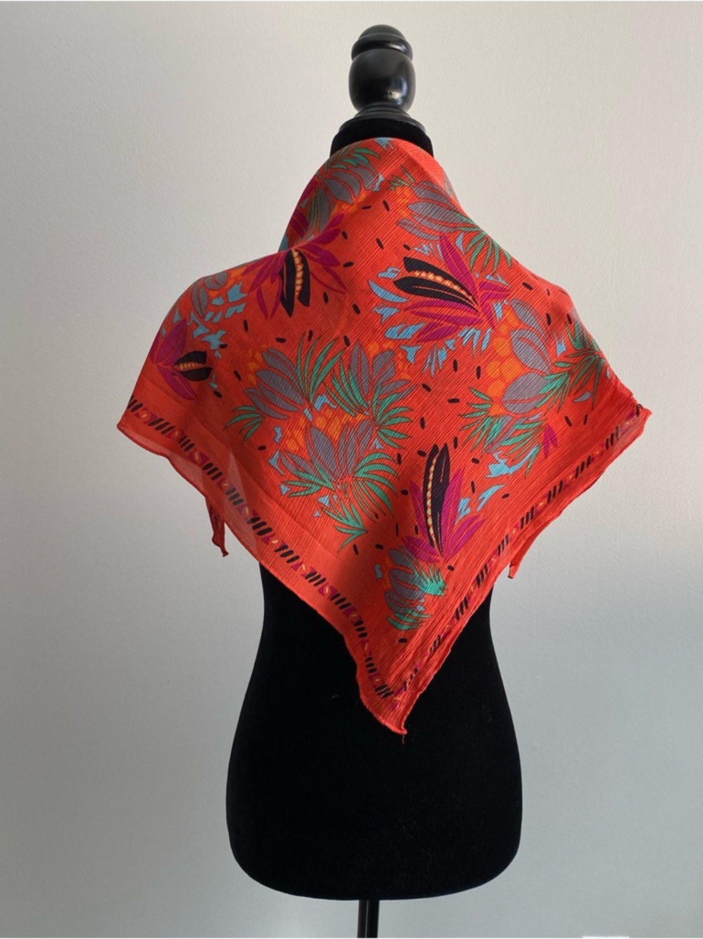 3 for 15$ or free with purchase! Echo Orange Floral Print Square Scarf